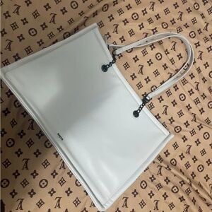 White-ish, Grey-ish Roots Women's Tote Bag